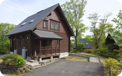 お部屋に近い駐車場や専用出入口もご用意