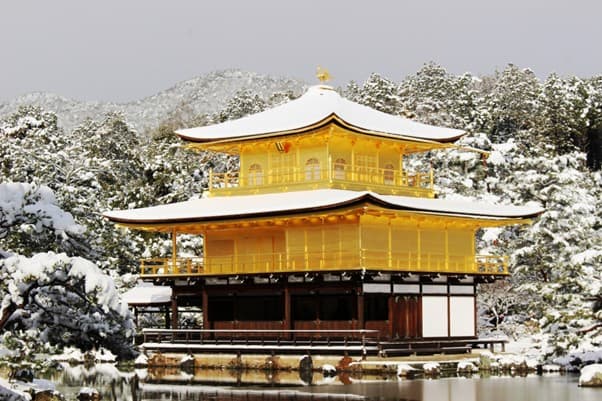 雪化粧された金閣寺