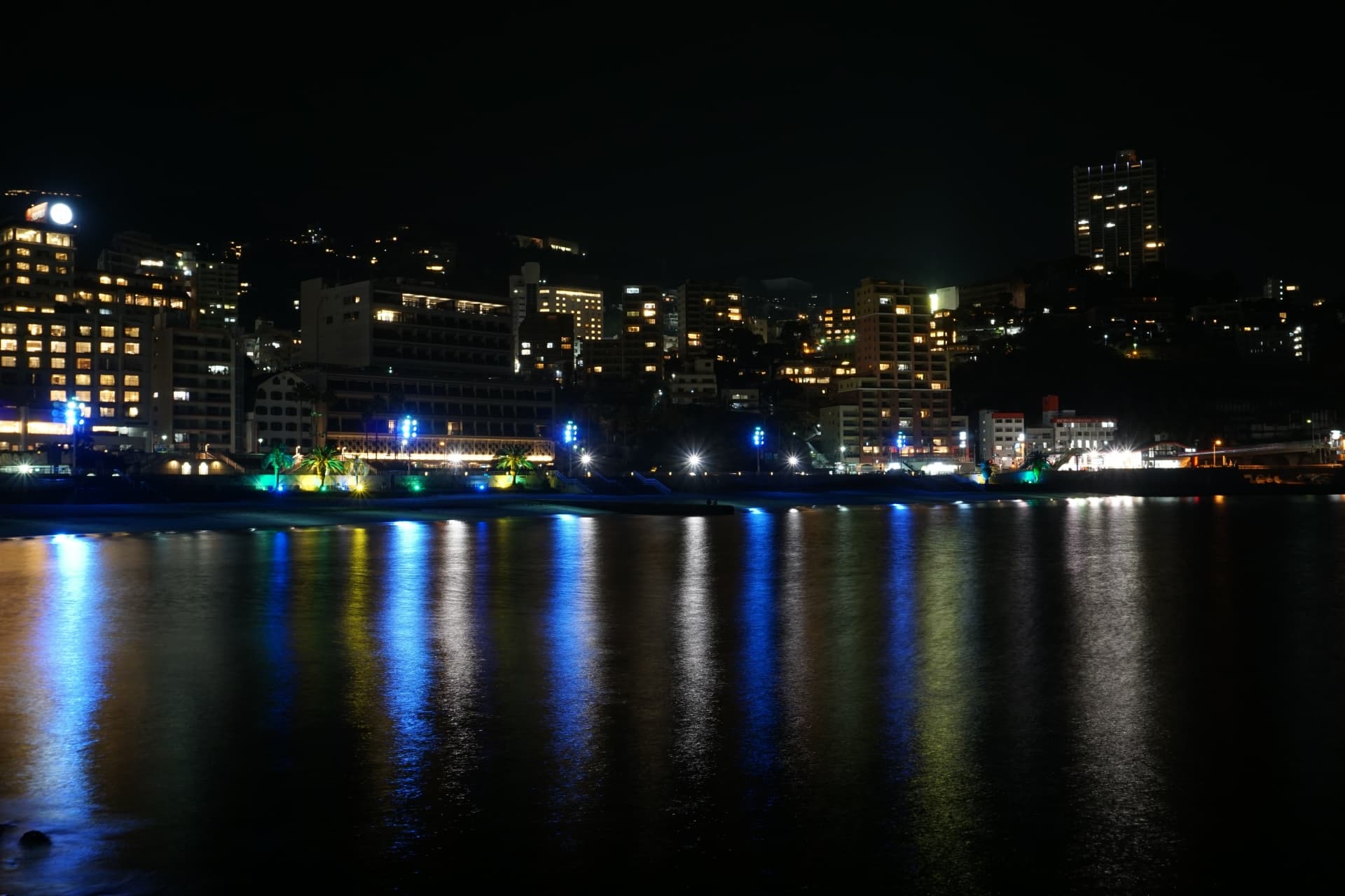 夜の熱海の海