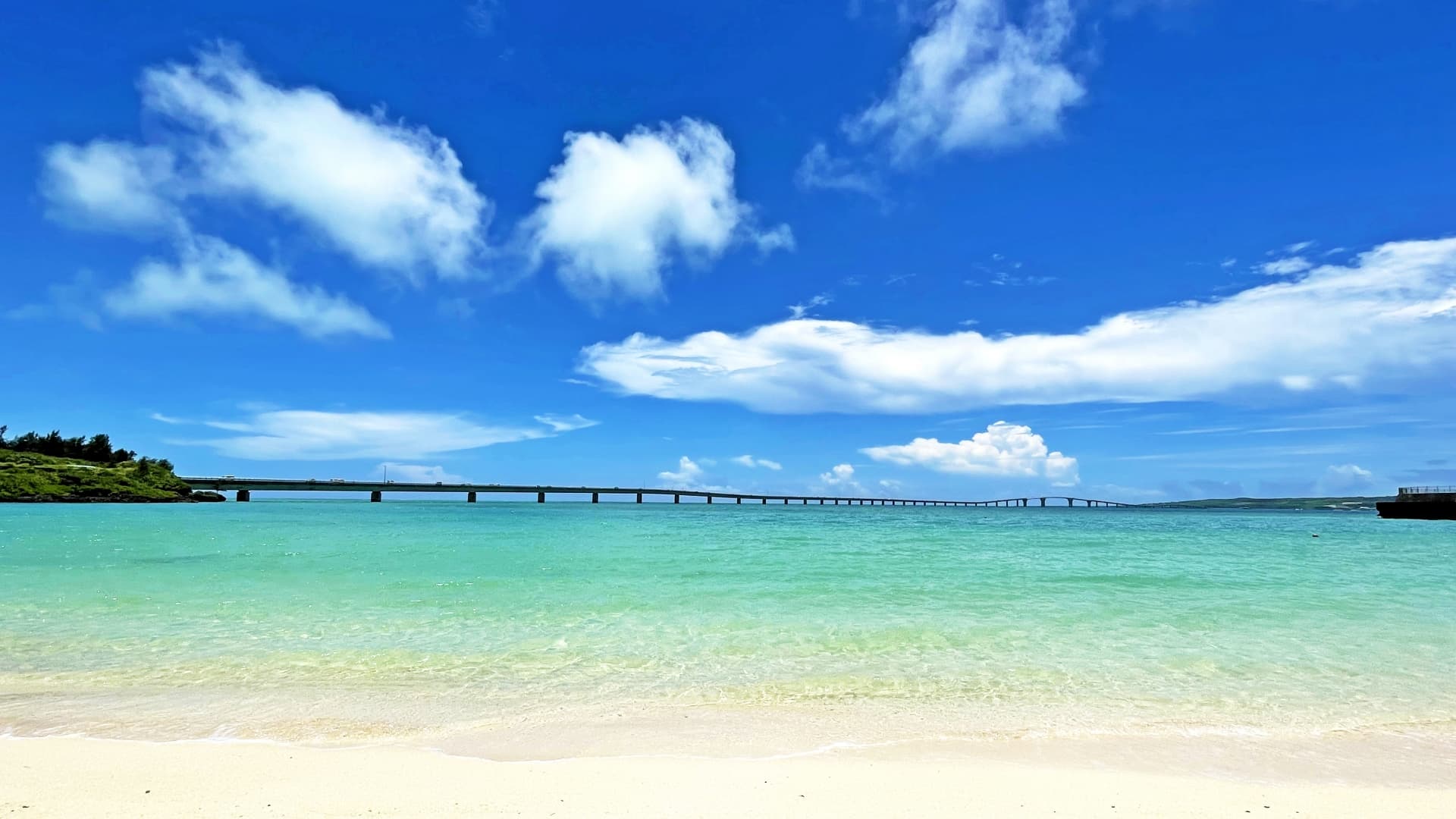 青い空と海