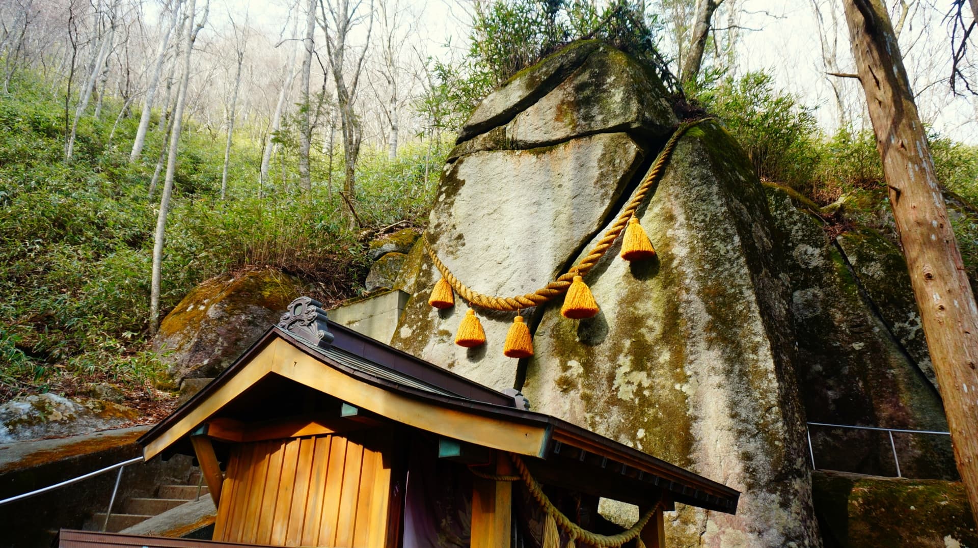 石割神社