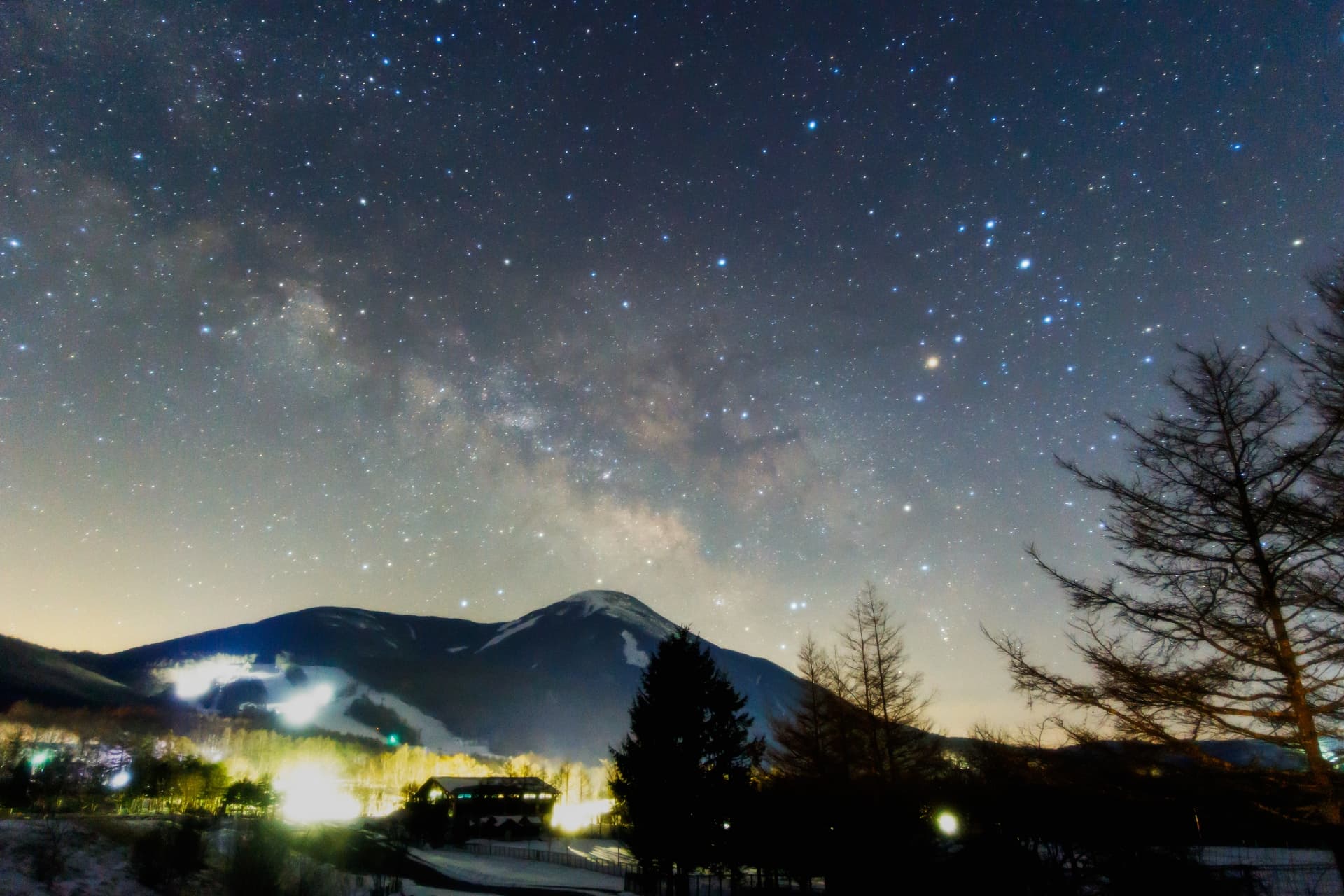 蓼科山の登山口で見える星空