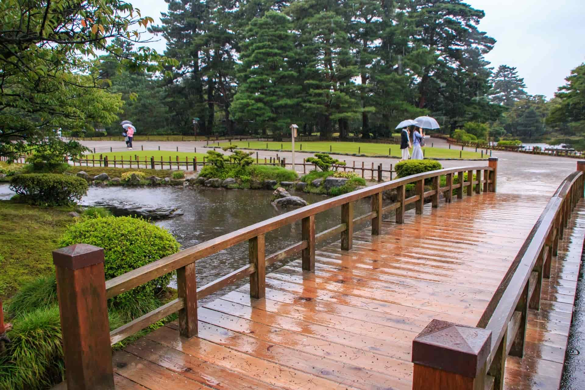 橋がある公園